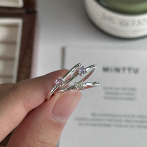 简约浅色锆石戒指