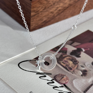 郁金香白玉髓平安扣