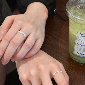 小皇冠镶嵌锆石戒指